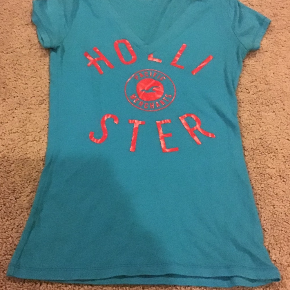 hollister t shirt